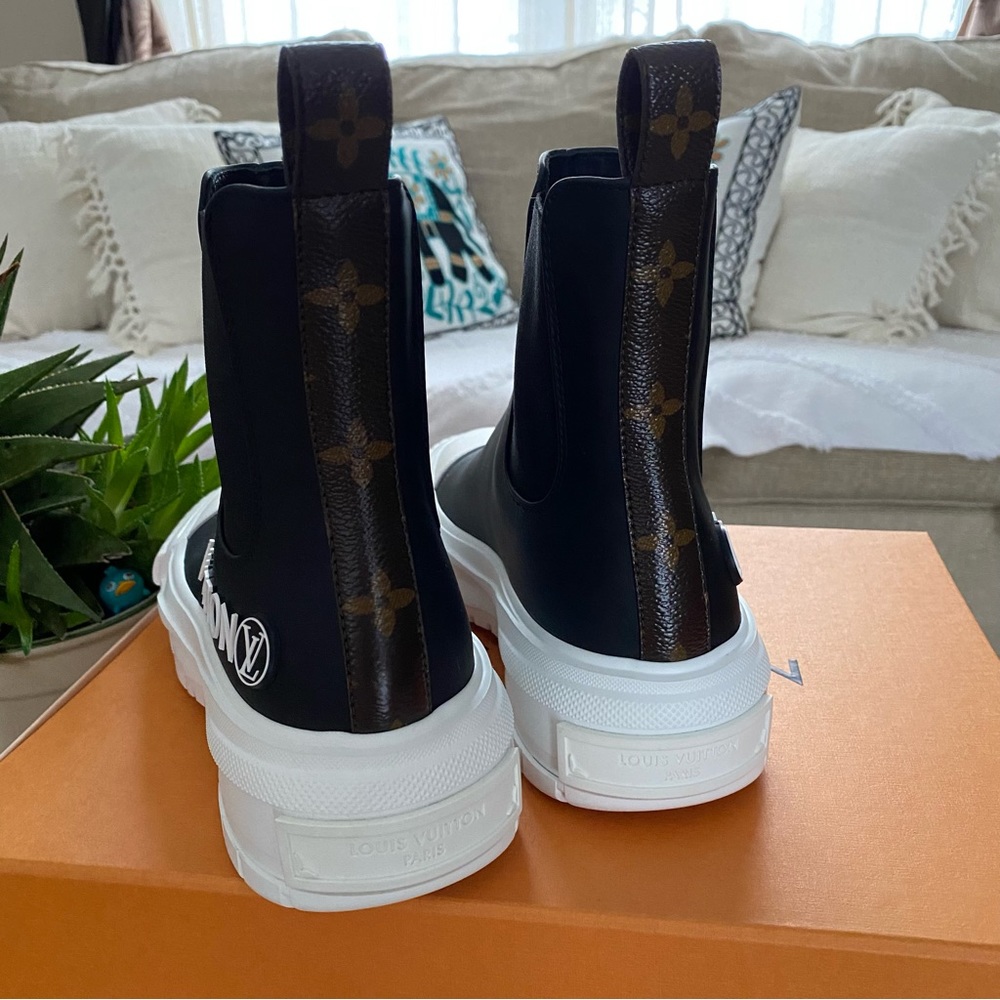 Authentic Louis Vuitton “Squad” Sneaker Boot - Picture 2 of 8